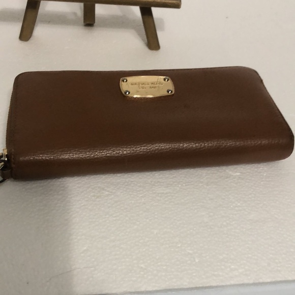 Michael Kors Leather Zip Wallet - Picture 5 of 7